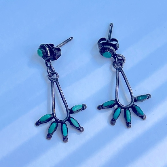 Vintage Jewelry - Vintage turquoise silver earrings dangle drop western Navajo native artisan